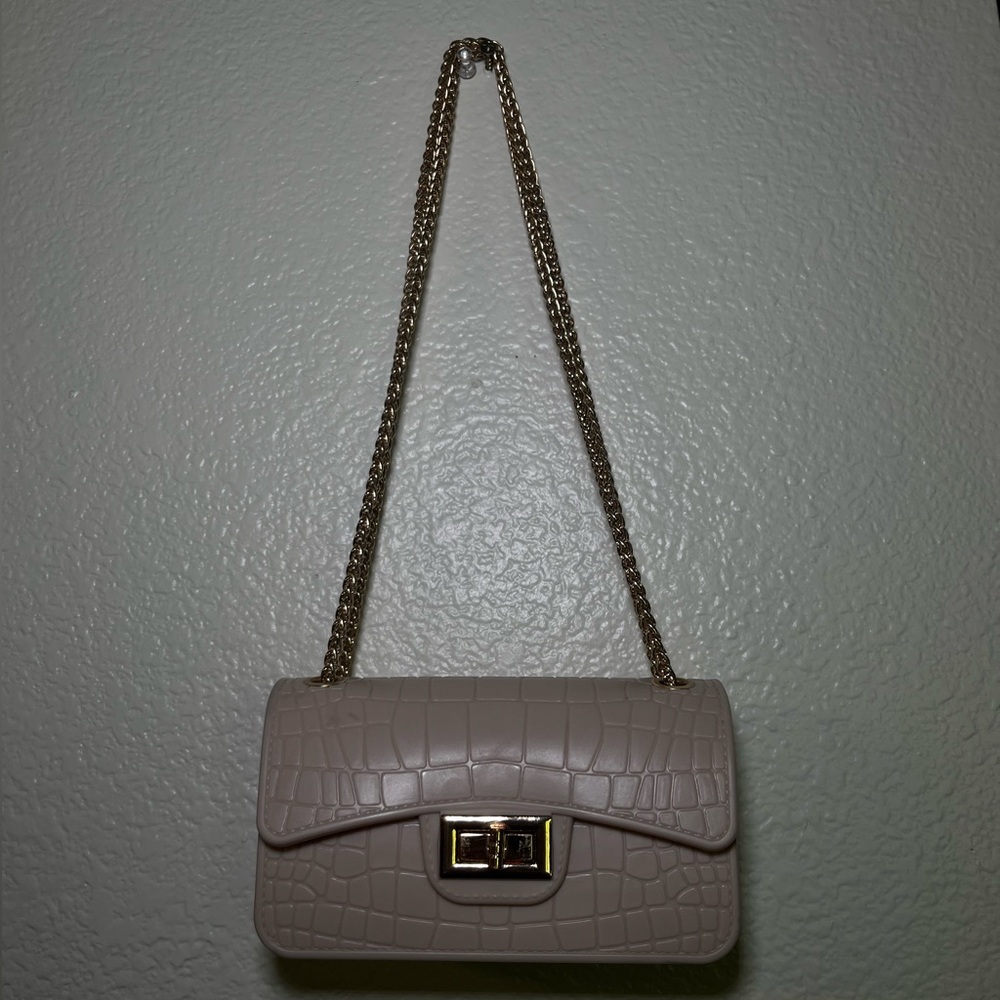 Pink crossbody or shoulder bag